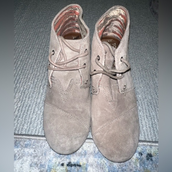 Gently Worn Tan Toms Suede Lace Up Booties - Size 8 - Picture 1 of 6